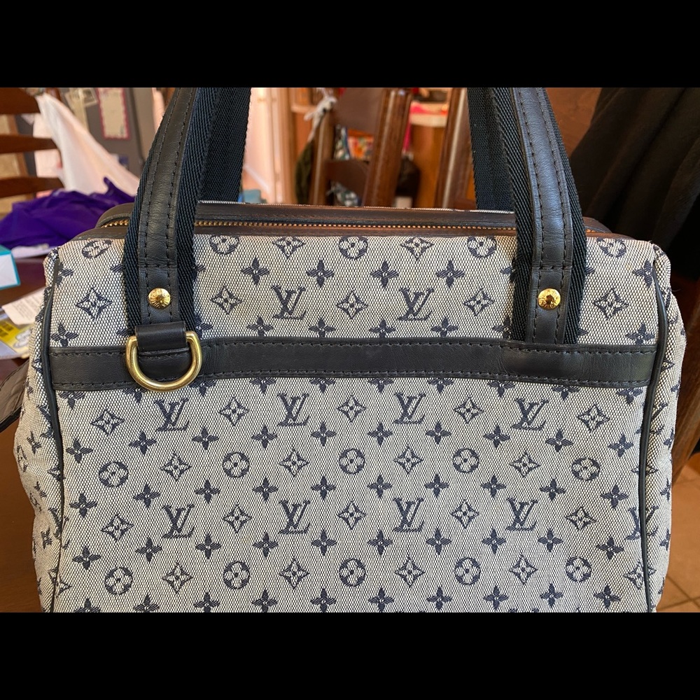 Authentic Louis Vuitton hardly used vintage purse! Known as Josephine (?)
